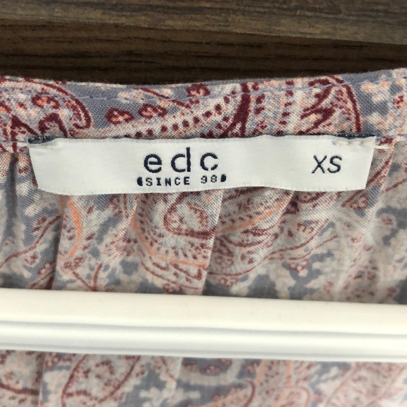 Top - Picture 2 of 4